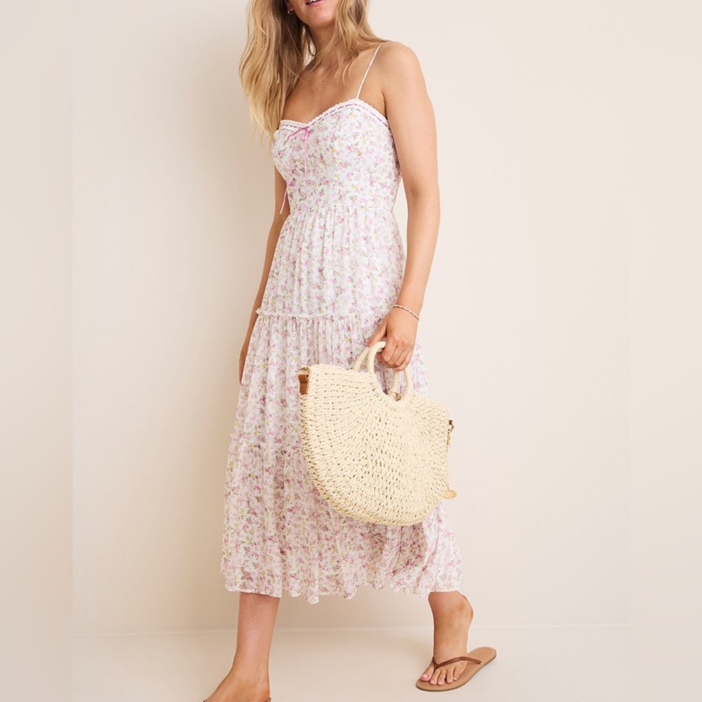 Boutique Tiered Floral Midi Dress Medium